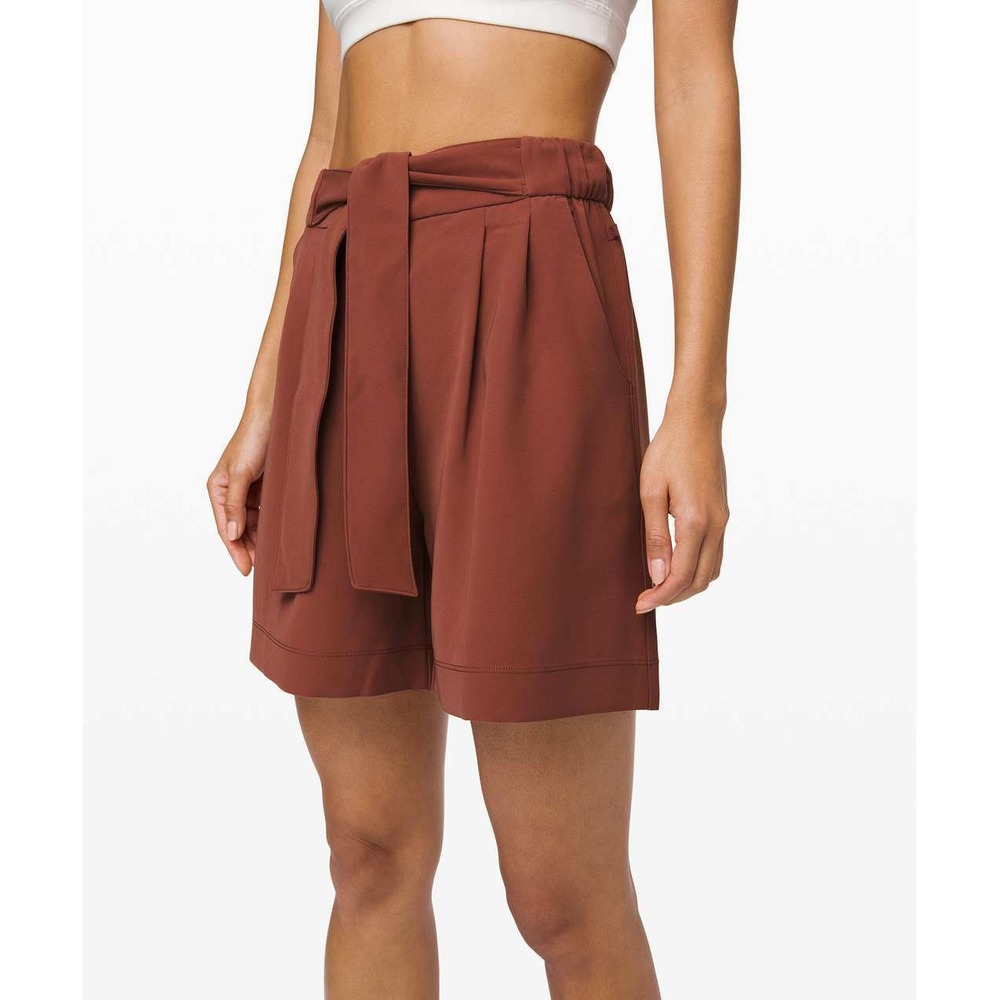 Lululemon Noir Short 5.5" High Waist Belted in
Rustic Clay Size 6 - Picture 6 of 6